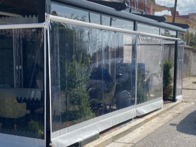 Lokal i rrethuar me tenda xhelatine Lokal i rrethuar me tenda xhelatine